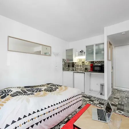 Studio For 2 People Ideal For Holidays アパート ヴァンセンヌ